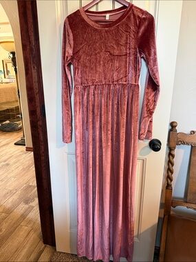 Velvety Maxi Dress in Dusty Rose.   Size S based on 17” Pit to Pit.